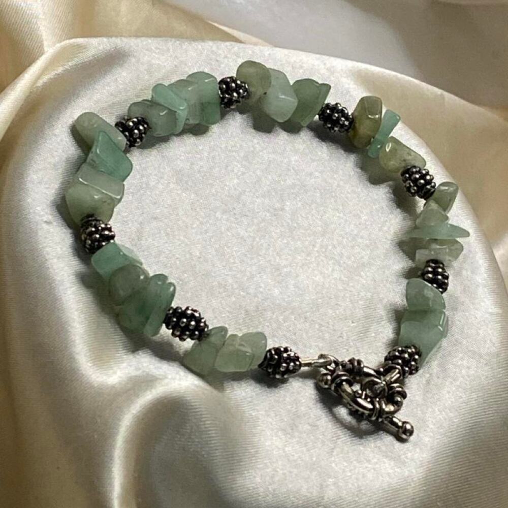 Vintage Green Jade Chip Bracelet Ornate Silver Tone Toggle Clasp